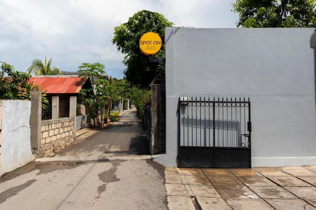 SPOT ON 2063 Bethania Residence Kupang  Zewnętrze zdjęcie